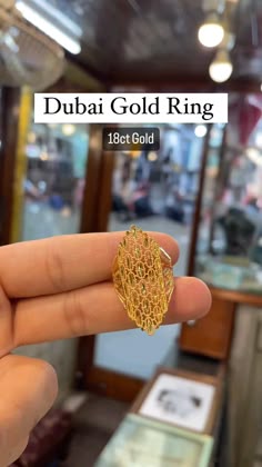 18KT 4.5GM WEIGHT RING YELLOW GOLD
MAAKE RING BROAD AS POSSIBLE 
SHOULD LOOK BIG AS PHOTO.